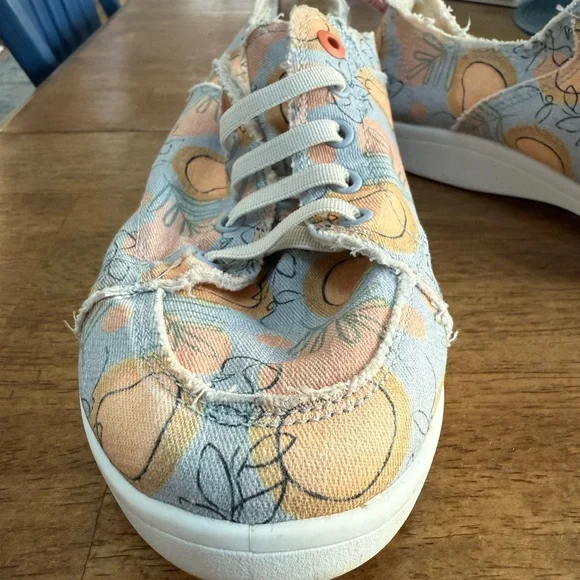 Vionic Beach Pismo Slip-on Sneakers in Pastel Blue and Peach- size 9. EUC - Picture 3 of 12